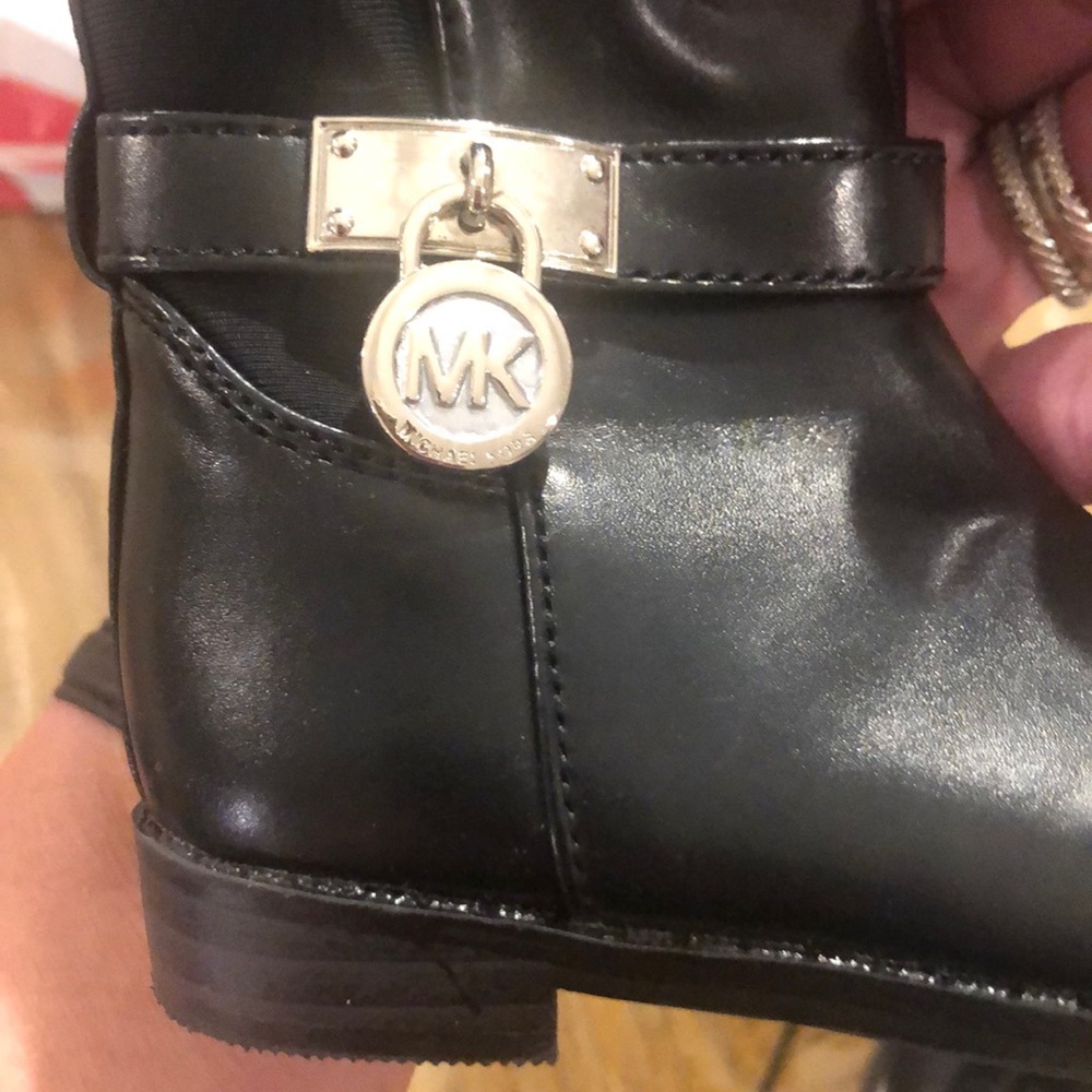 Boots - Picture 4 of 7